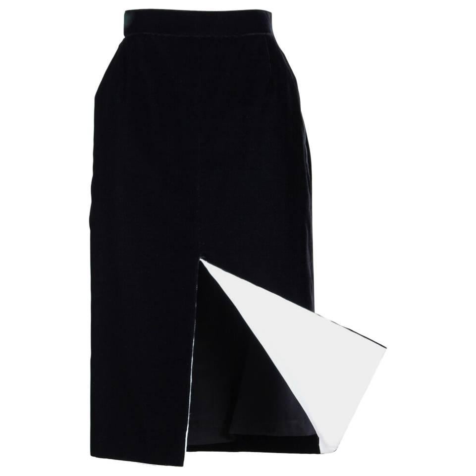 1980s Ara Modell Black Velvet Pencil Skirt with White Lined Slit Size S For Sale