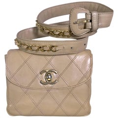 Vintage CHANEL beige leather waist purse, fanny pack, hip bag with golden CC