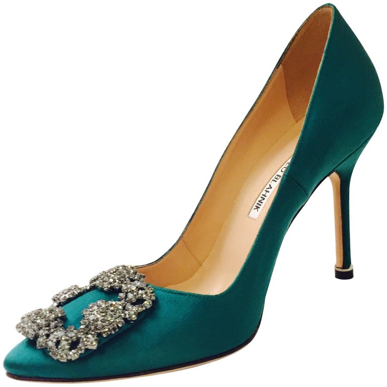 Magnificent Manolo Blahnik Hangisi Emerald Green Satin Heels For Sale at 1stdibs