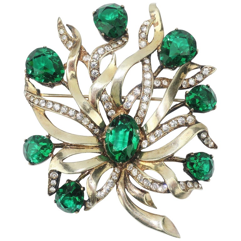 1940’s Eisenberg Original Sterling Vermeil Brooch With Emerald Green Rhinestones For Sale at