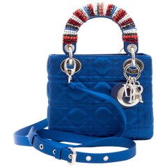 Sac Lady D de CHRISTIAN DIOR en satin de soie bleu électrique