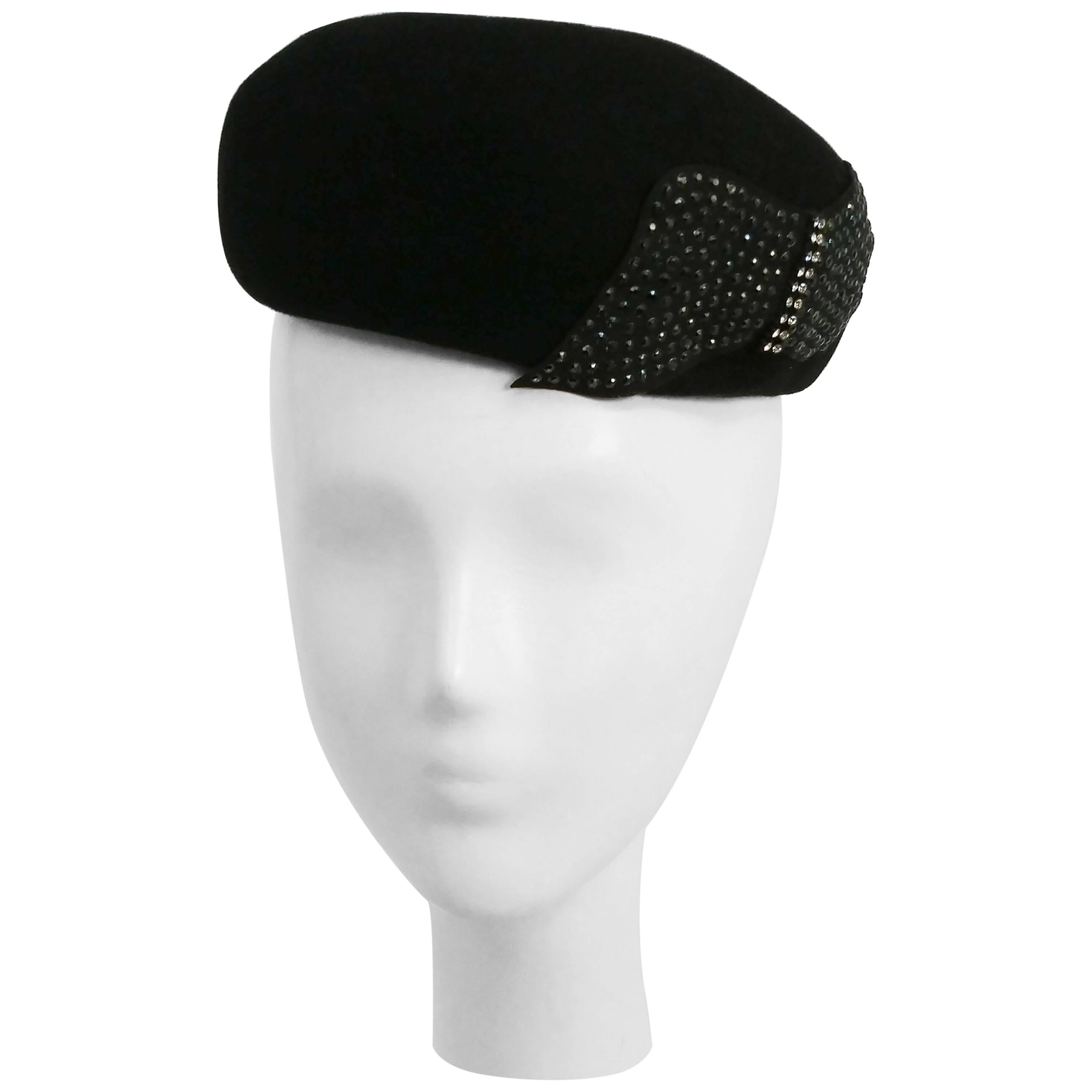 1930s Black Felt Hat with Rhinestone Side Bow For Sale
