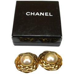 Chanel Vintage 70-80s Pearl and Gold Clip On Earrings