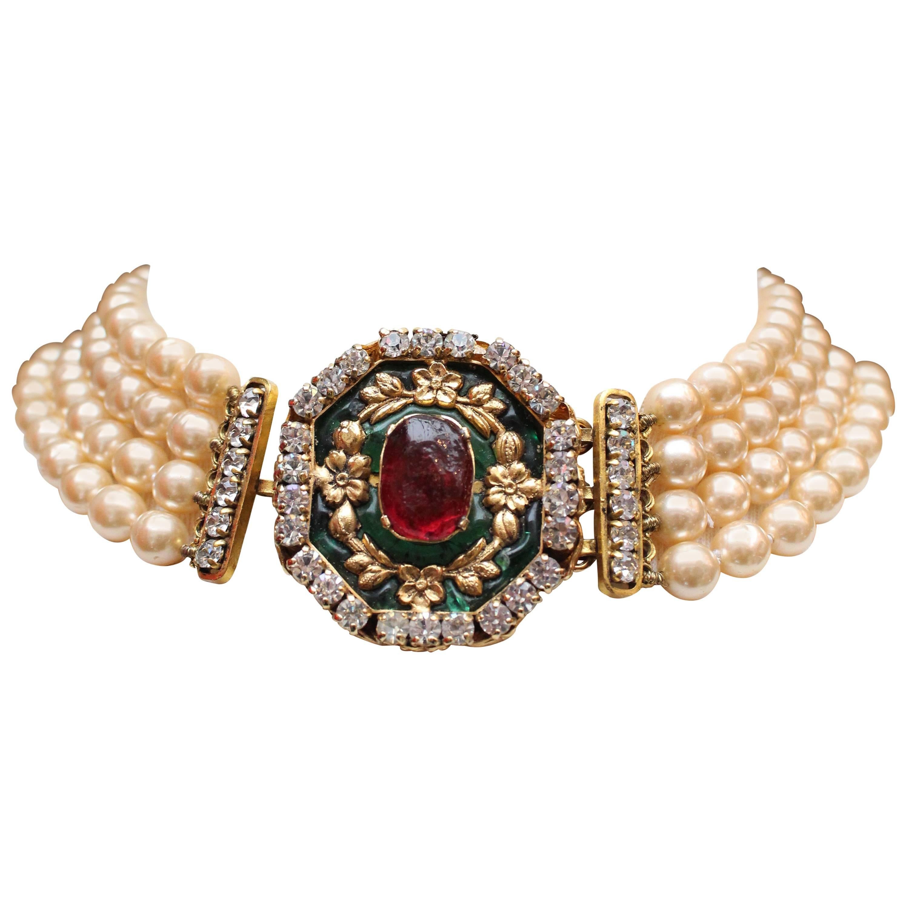 1980s Chanel exceptional faux-pearl choker with Gripoix clasp closure