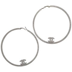 Orecchini a cerchio Chanel XL con cristalli Boucles Oreille