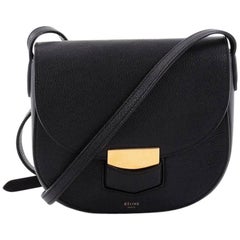 Flatter cooking arithmetic Celine Trotteur Crossbody Bag Grainy Leather Small at 1stDibs