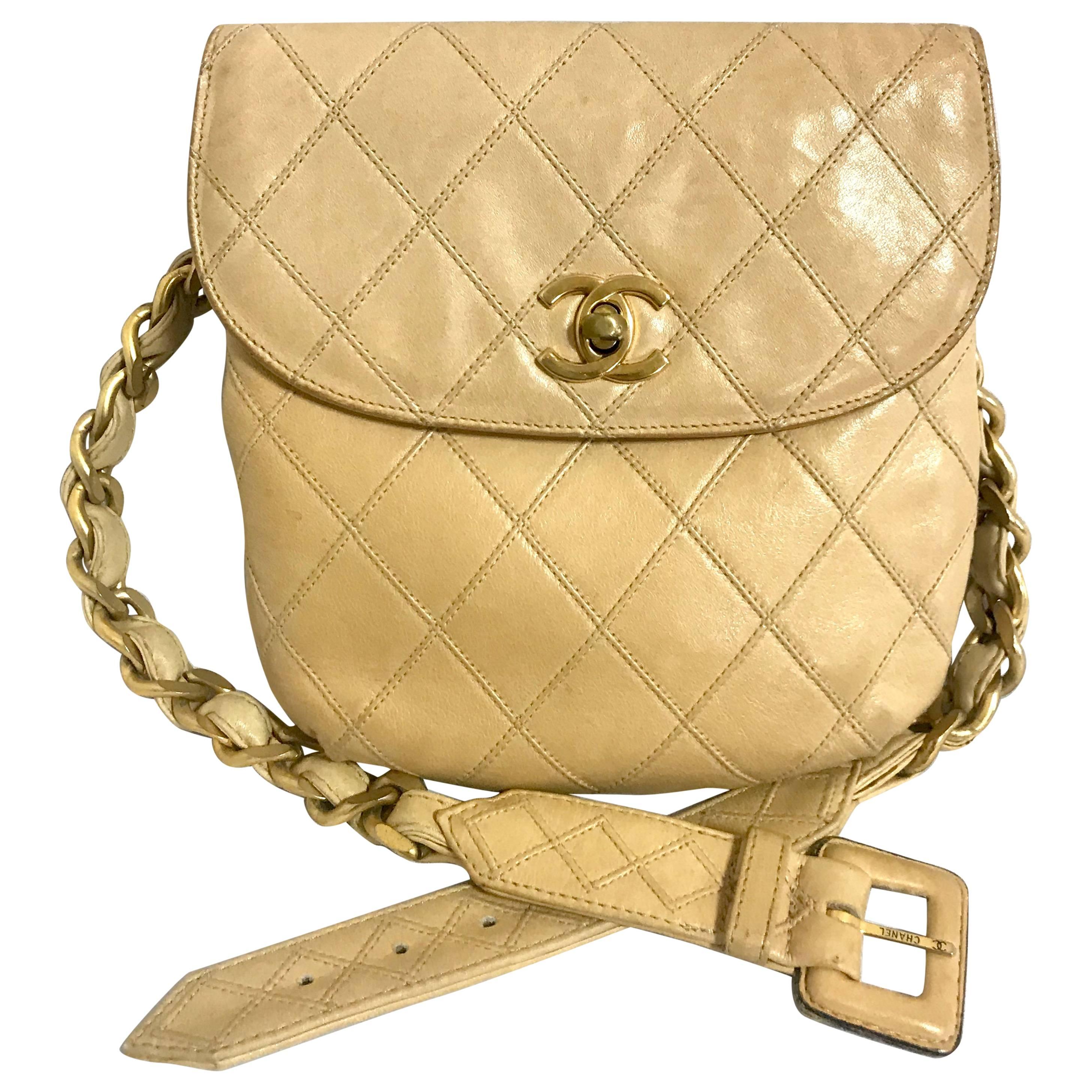 Vintage CHANEL beige leather waist purse, fanny pack, hip bag with golden CC.