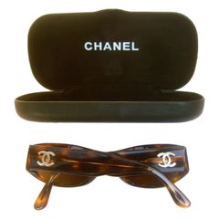 Chanel Italian Tortoise Shell Lucite Sunglasses in Chanel Case 