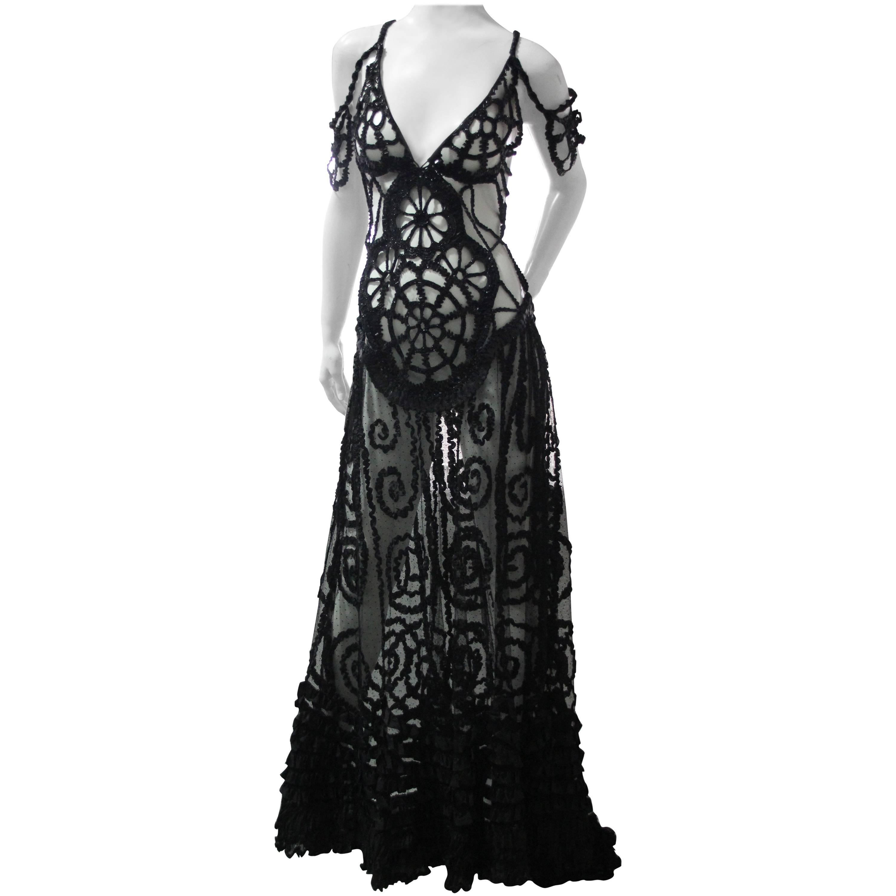 Schwarzes schwarzes weibliches Peek-a-Boo-Kleid aus Tüll mit viktorianischen Perlenverzierungen, Rüschen und Leder
