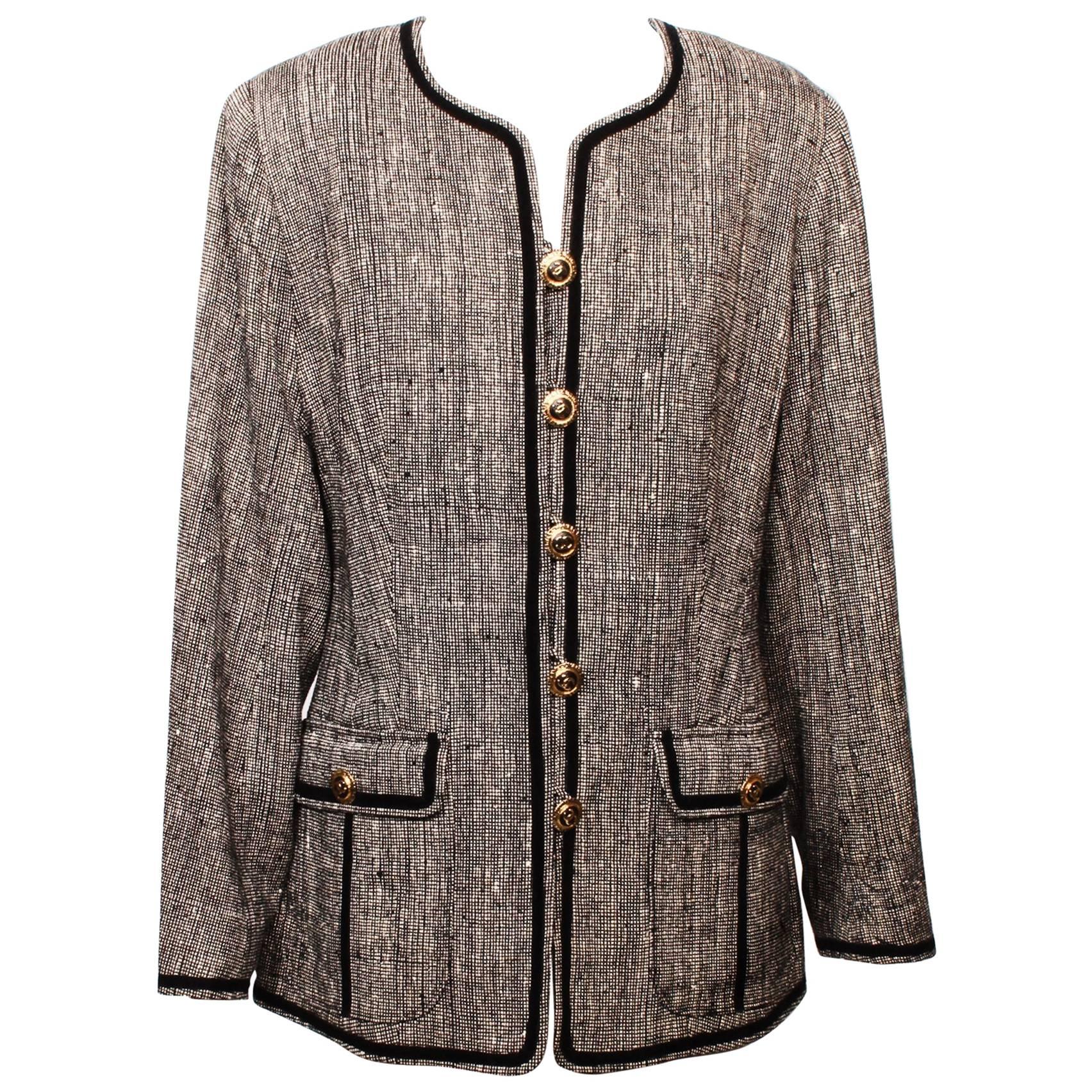 Chanel Back and White Tweed Jacket For Sale