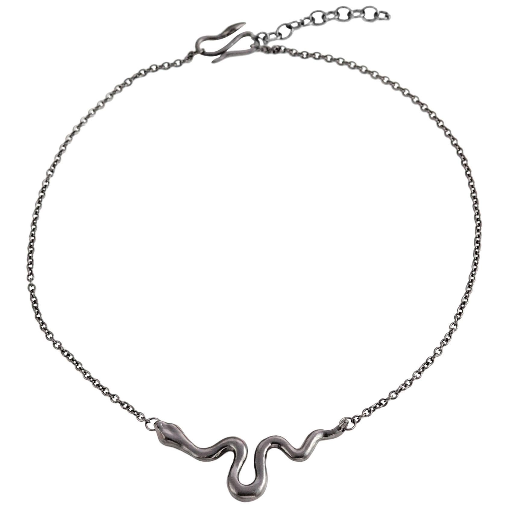 Giulia Barela Ribbon S 925 Silver Black Rhodium Necklace: im Angebot