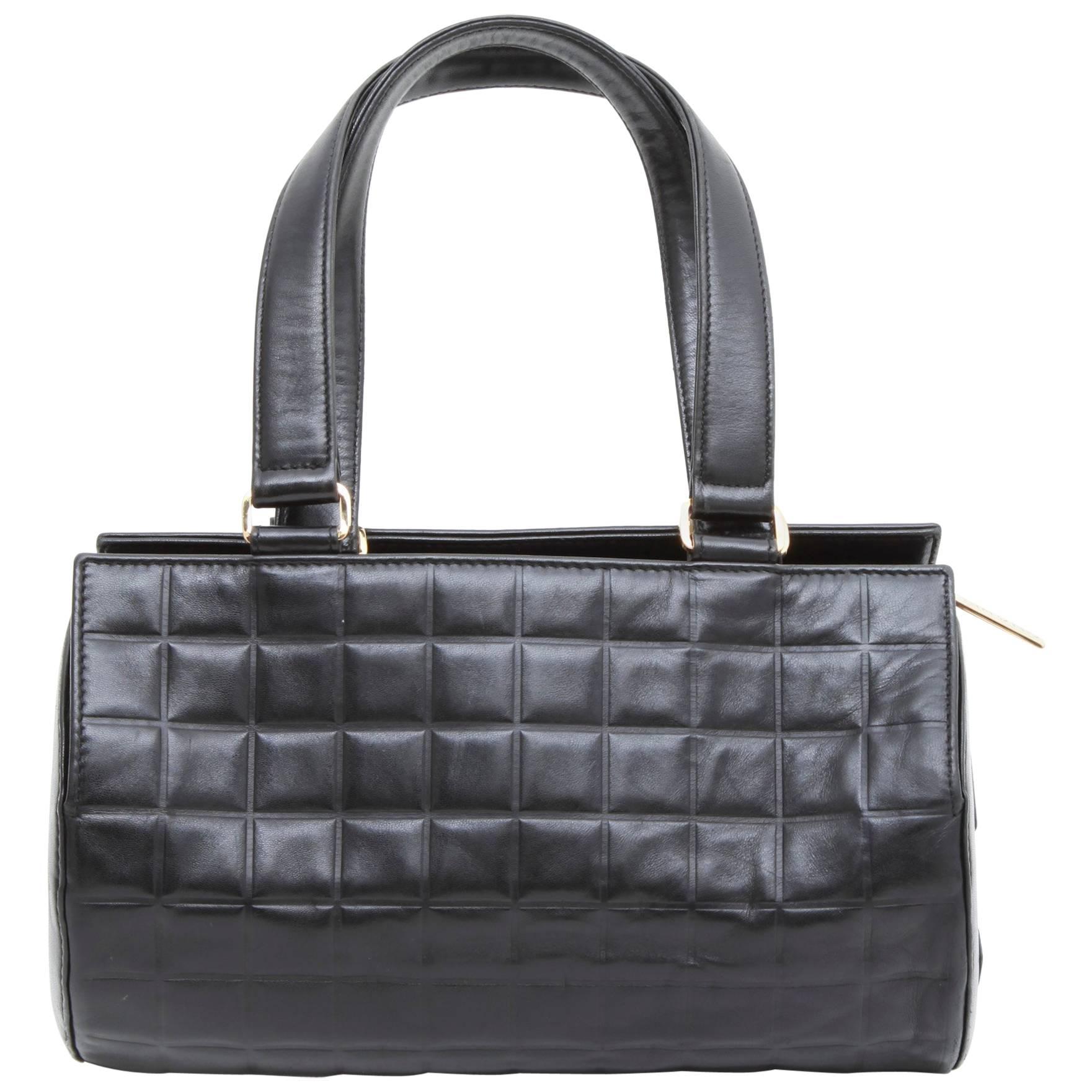CHANEL Bag in Black Quilted Smooth Lamb Leather