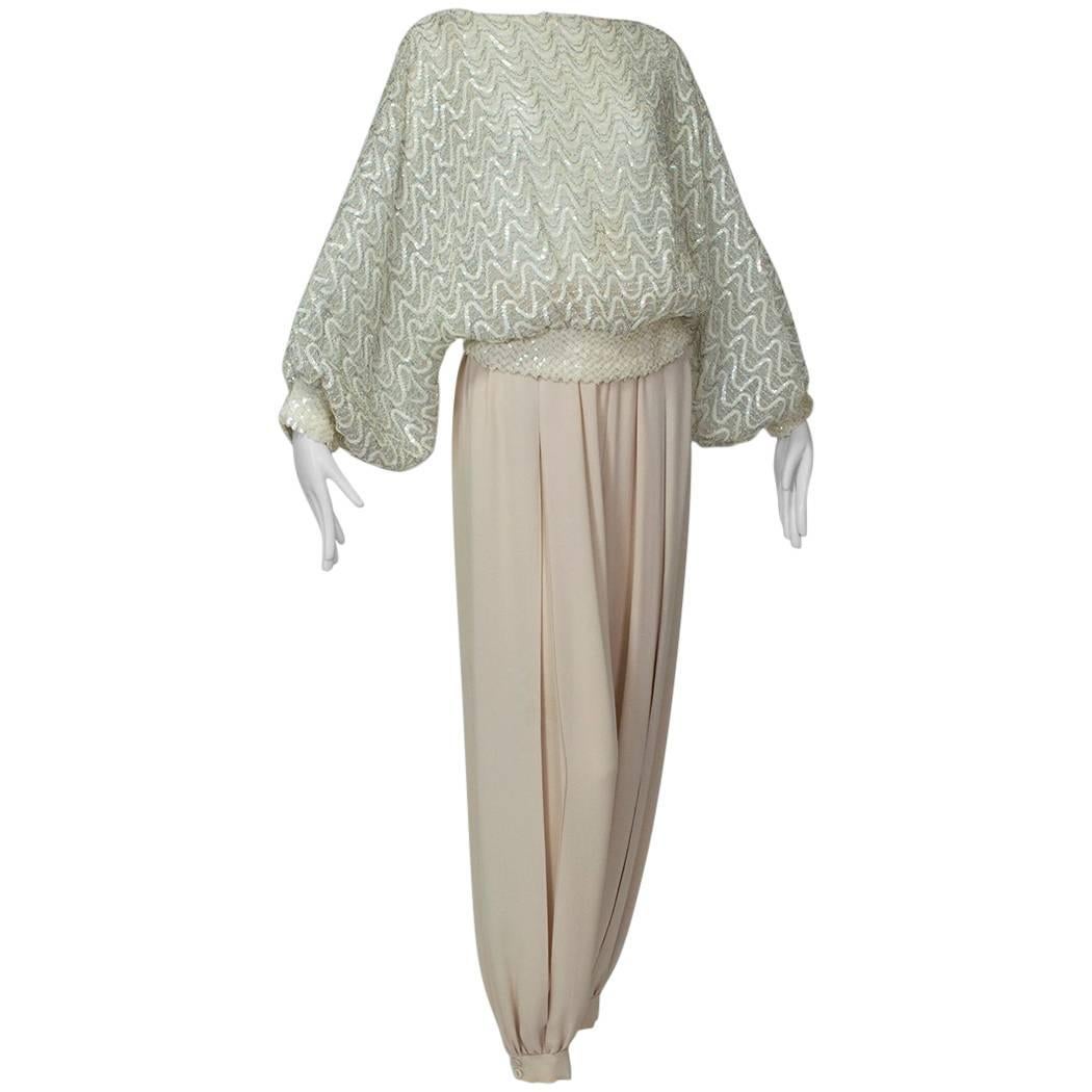 Marrakesh - Ensemble pyjama de soirée ivoire à sequins, haut blouse et pantalon harem - S, 1971 en vente