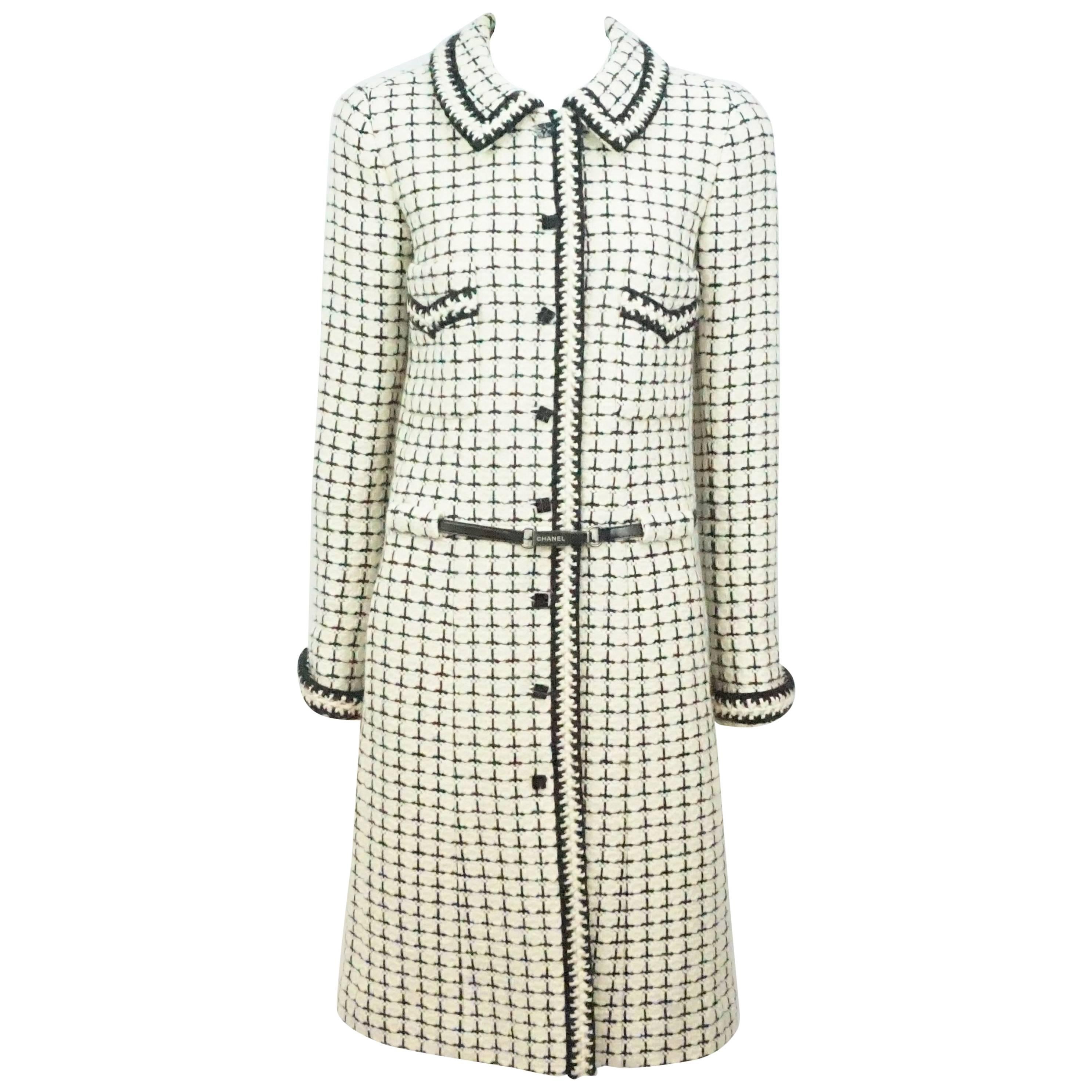 Chanel Ivory and Black Patterned Wool Tweed Coat/Dress with Belt - 36 ...
