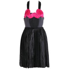 Lanvin - Mini robe sans manches noire et rose vif avec jupe plissée, 2007