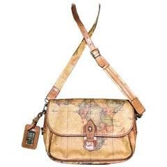 Alviero Martini Prima Classe Vintage messenger type classic shoulder bag.