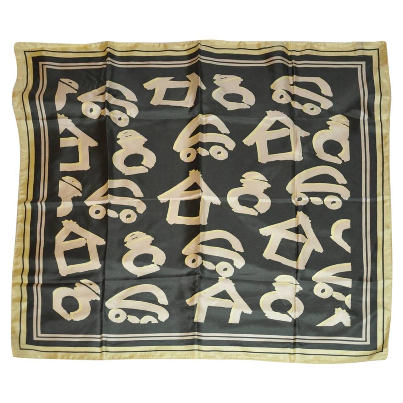 Ato - Écharpe en soie abstraite vert olive audacieux avec des bords roulés à la main. en vente