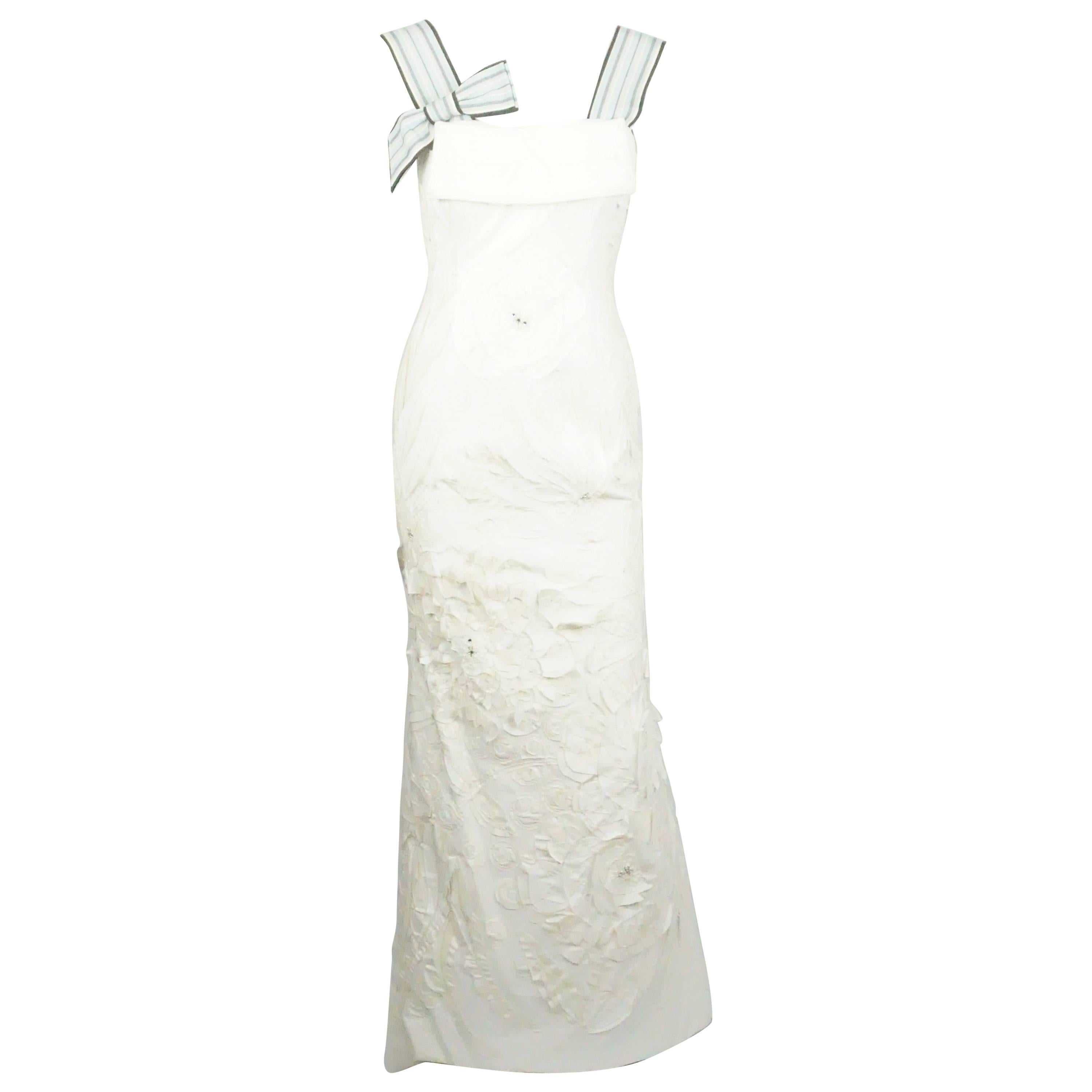 Carolina Herrera Ivory Cotton/Linen and Silk Applique Gown - 6 For Sale