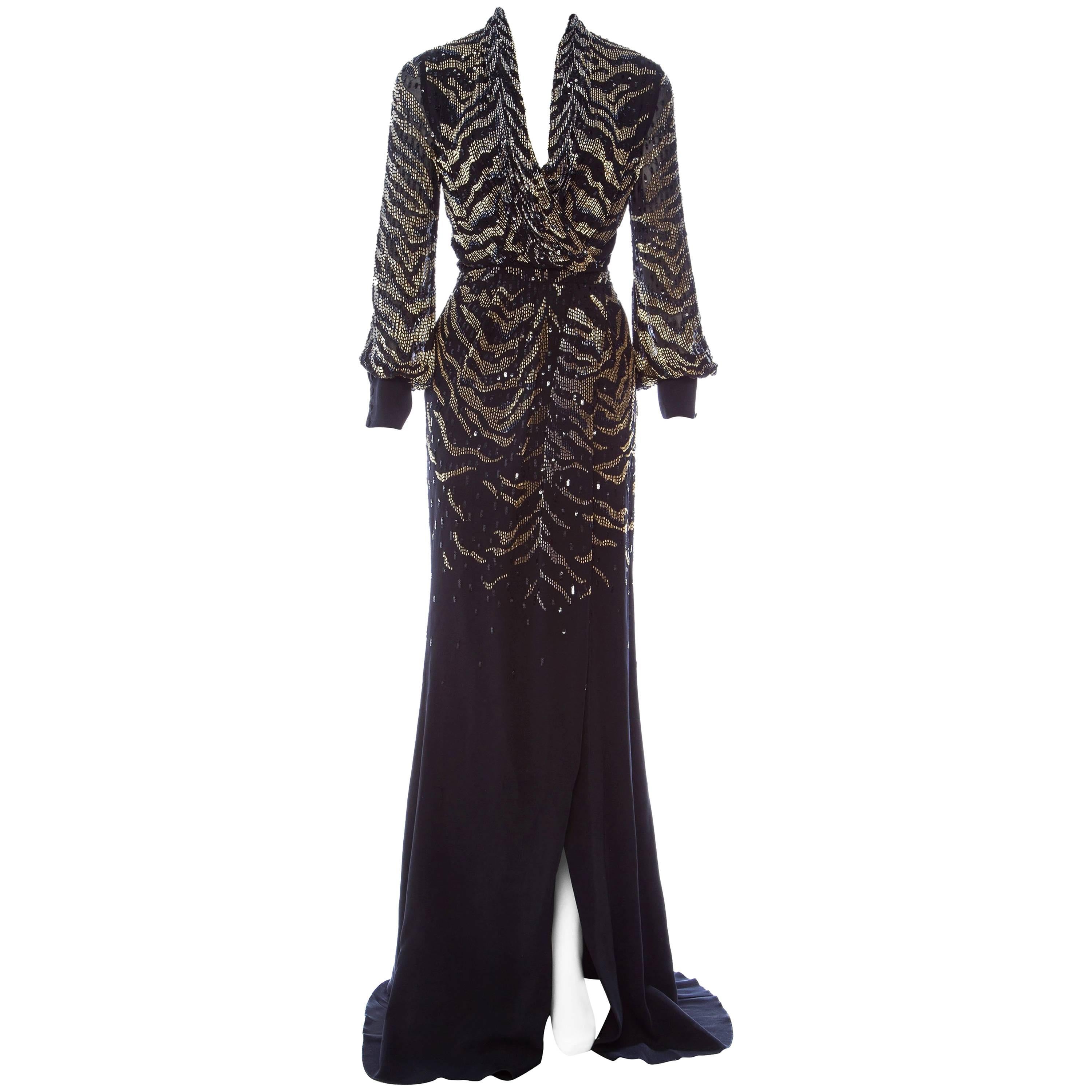 Robe kimono ornée de perles en soie tigrée Roberto Cavalli, Taille IT 38, Neuf 6 950 $ en vente