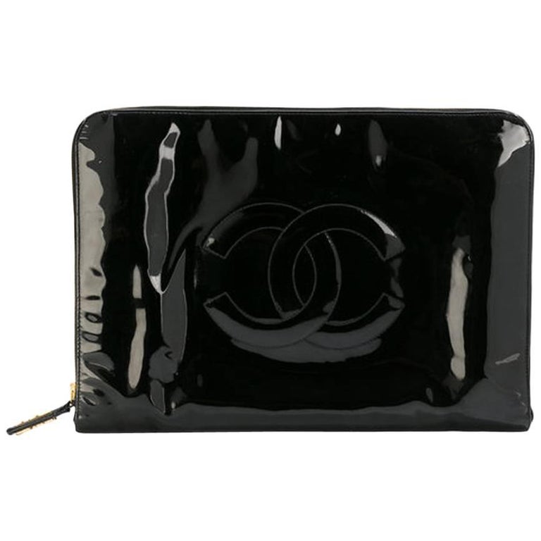 Chanel Black Patent Leather Logo Large Clutch For Sale at 1stdibs