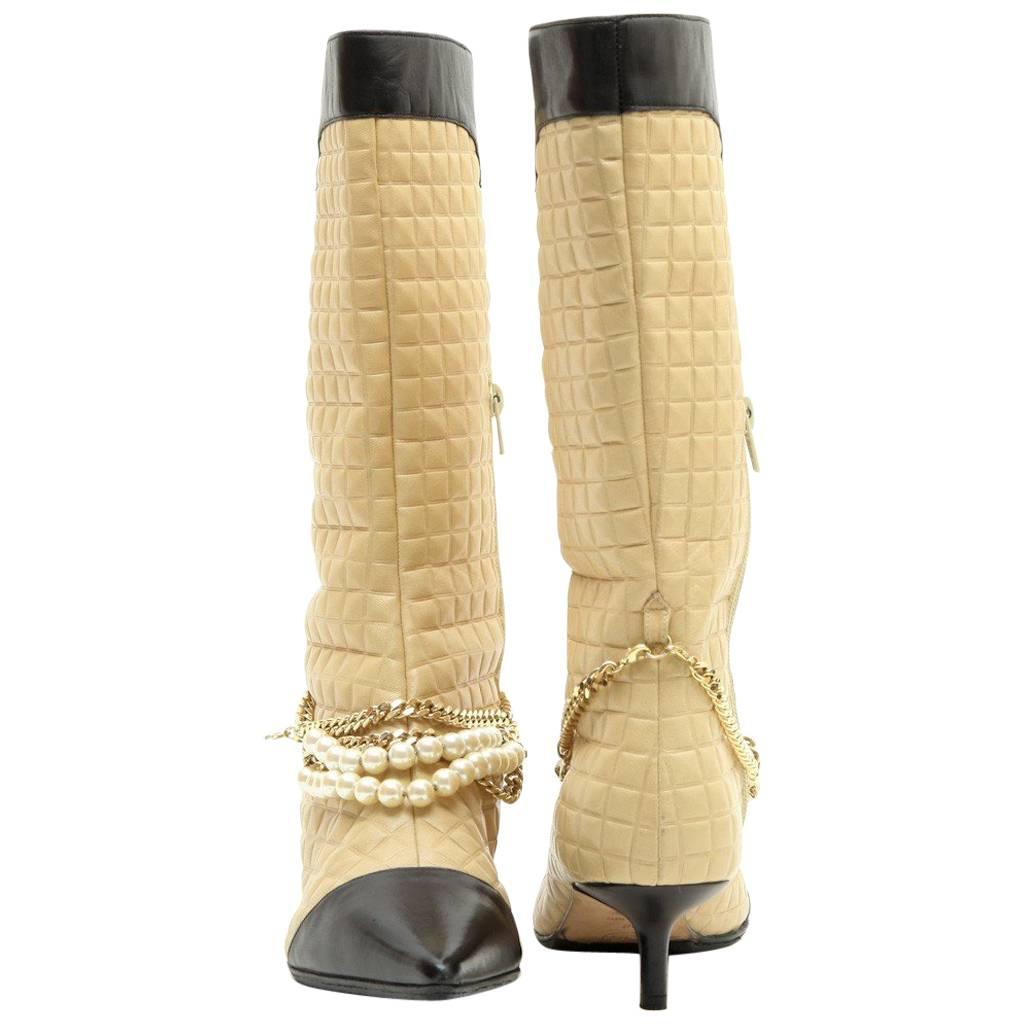 CHANEL Mid Boots in Beige Quilted Smooth Lamb Leather with Gilded Chain Size38