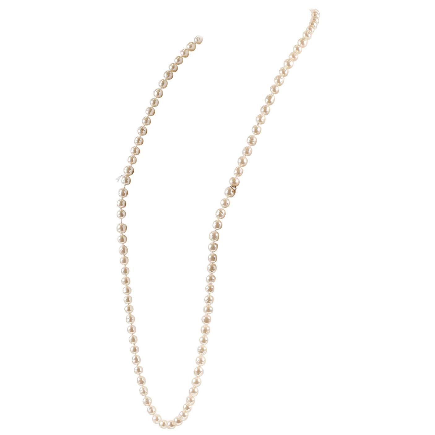 Chanel Baroque Pearl Vintage  Long Necklace For Sale