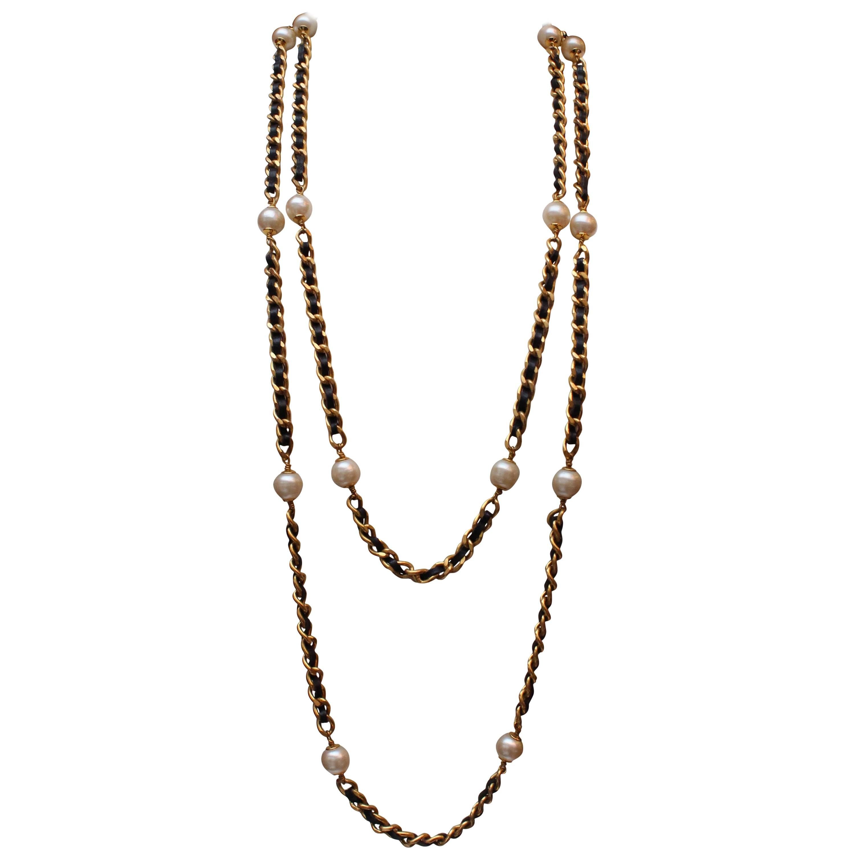 Chanel long chain sautoir composed of black leather and gilded metal chain, 1993