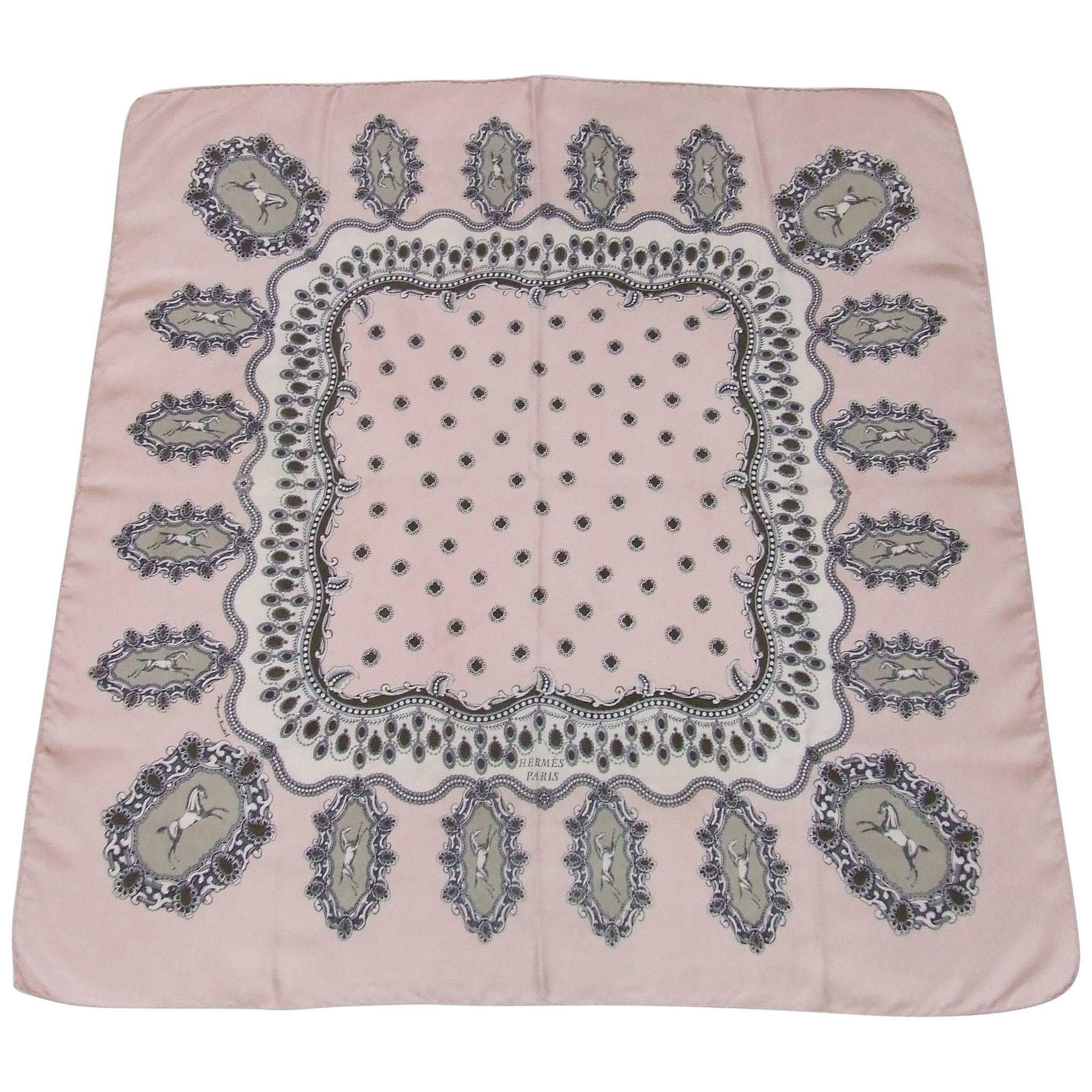 Hermes Vintage Foulard en soie Chevaux en Cameos Cheval équestre Jacques Eudel 1963