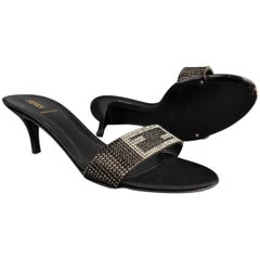 FENDI Größe 9::5 Schwarz Seide Strass Logo Riemen Kitten Heel Mule Sandalen