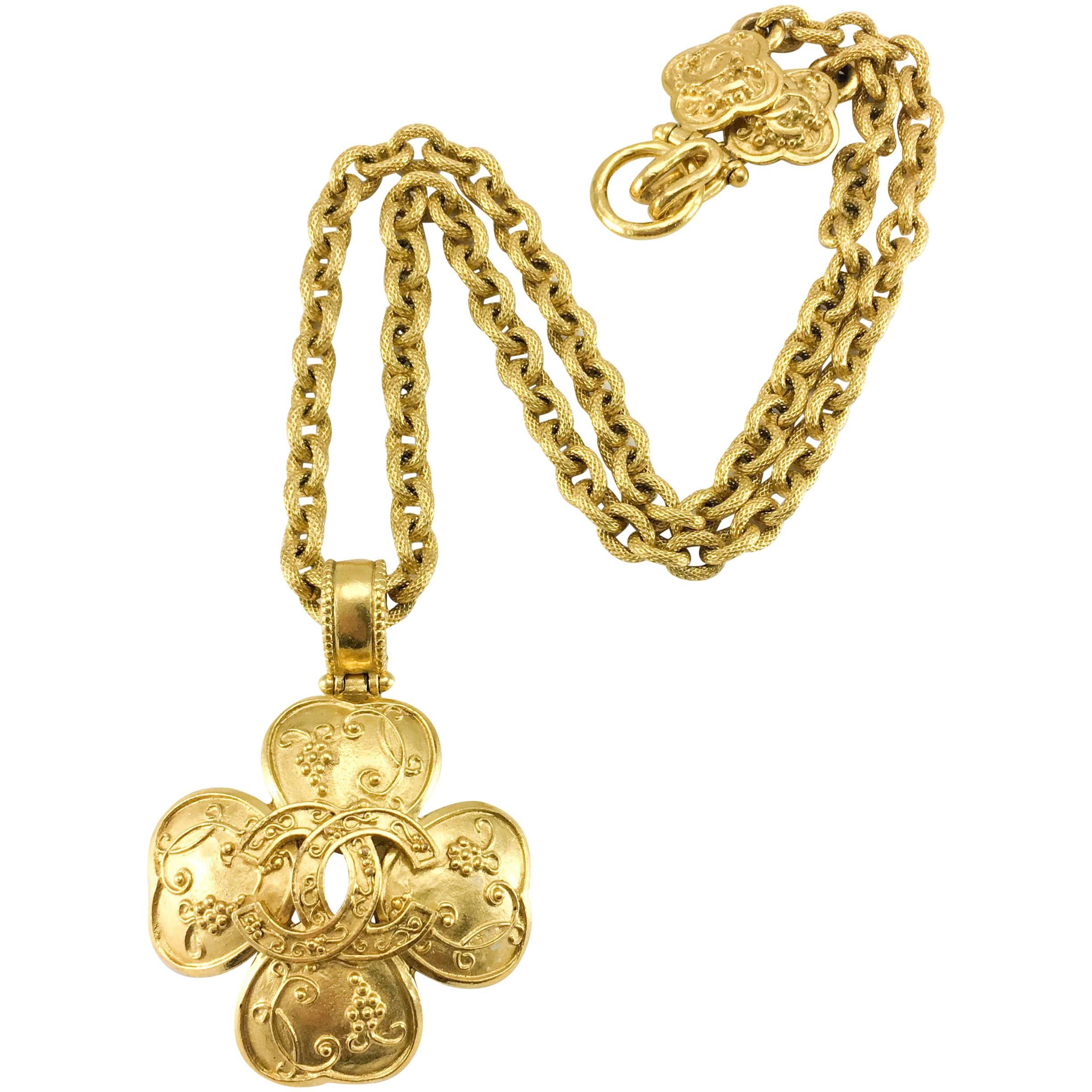 1996 Chanel Gold-Plated Clover-Shaped Logo Pendant Necklace For Sale