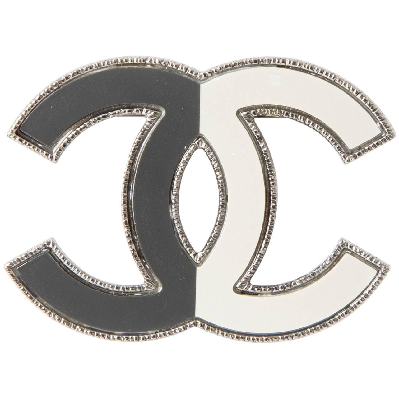 CHANEL CC Brooch in Two-ton Gray and Beige Ruthenium Metal