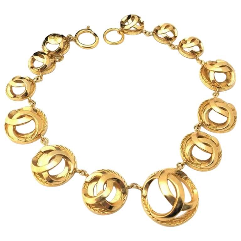 Chanel Vintage golden CC round mark charm and chain necklace  For Sale