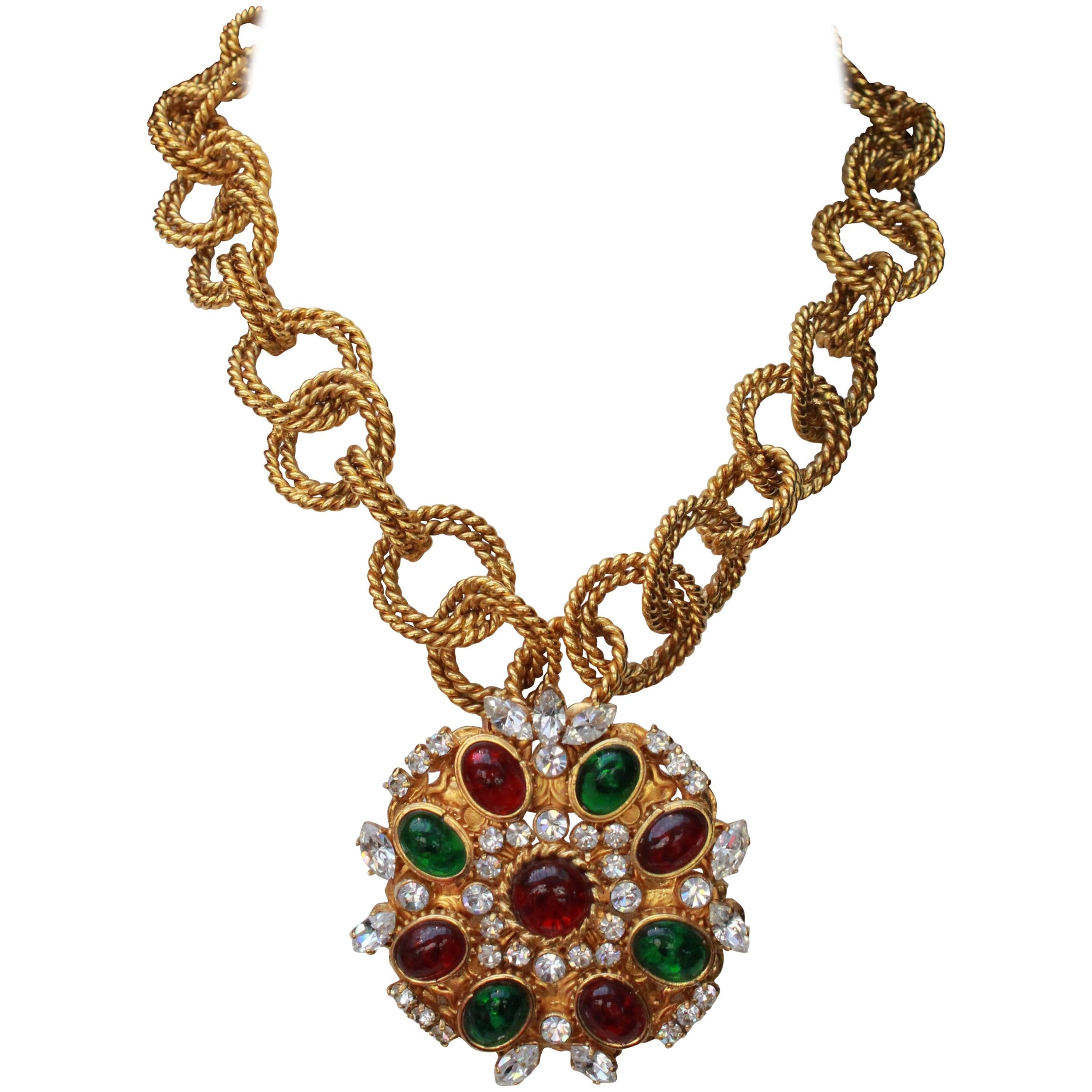 1990s Chanel gilded metal short necklace composed of large chain and a pendant