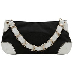 CHANEL Bag in Black Canvas and White Leather