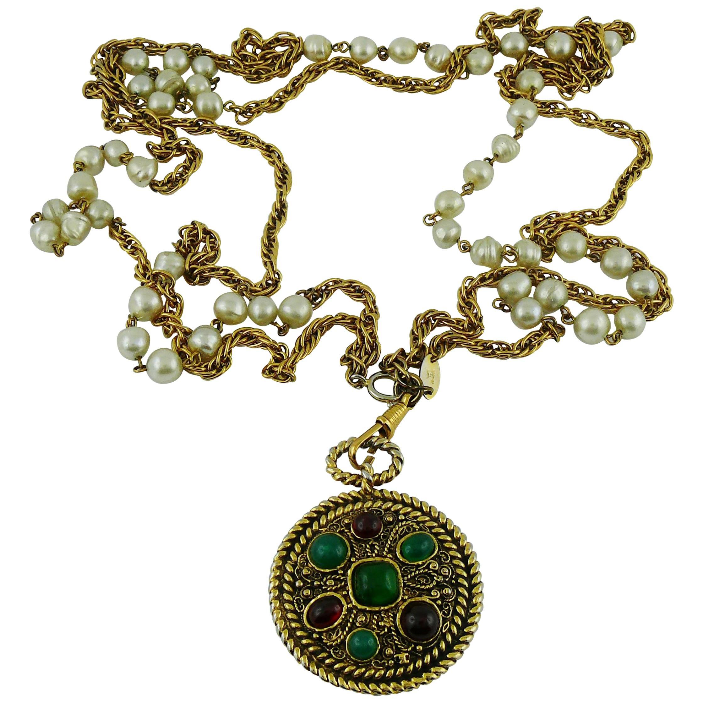 Chanel Vintage 1985 Gripoix Medallion Pendant Necklace