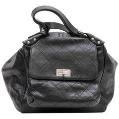 CHANEL Tote Bag in Shiny Black Grained Leather