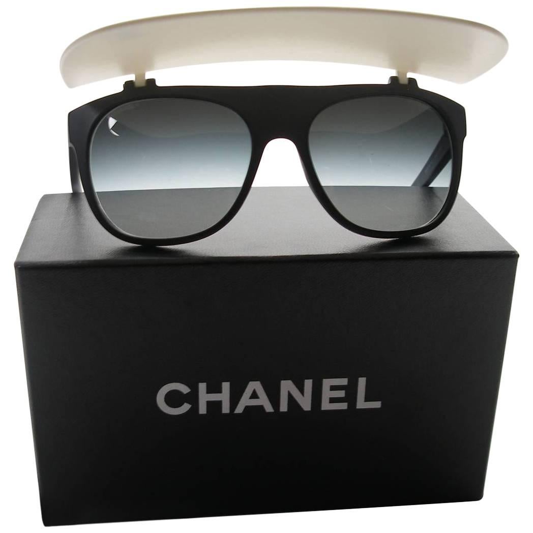2014 Runway Limited Edition Chanel Visor Sunglasses Black White Cara Delevingne