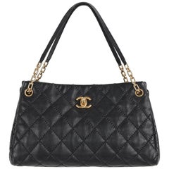 CHANEL F/S 2011 Schwarze gesteppte Leder CC Turnlock "Retro Chain" Einkaufstasche Geldbörse