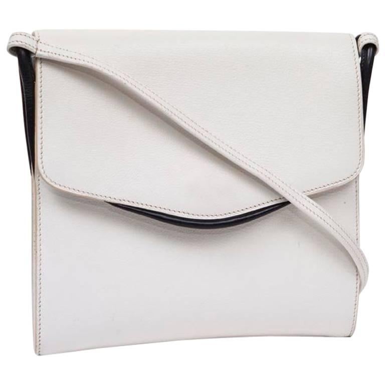 HERMES Vintage Bag in White Leather and Night Blue Trim
