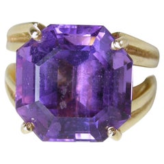 Retro Gorgeous 6 Carat Amethyst 14 Karat Gold Ring