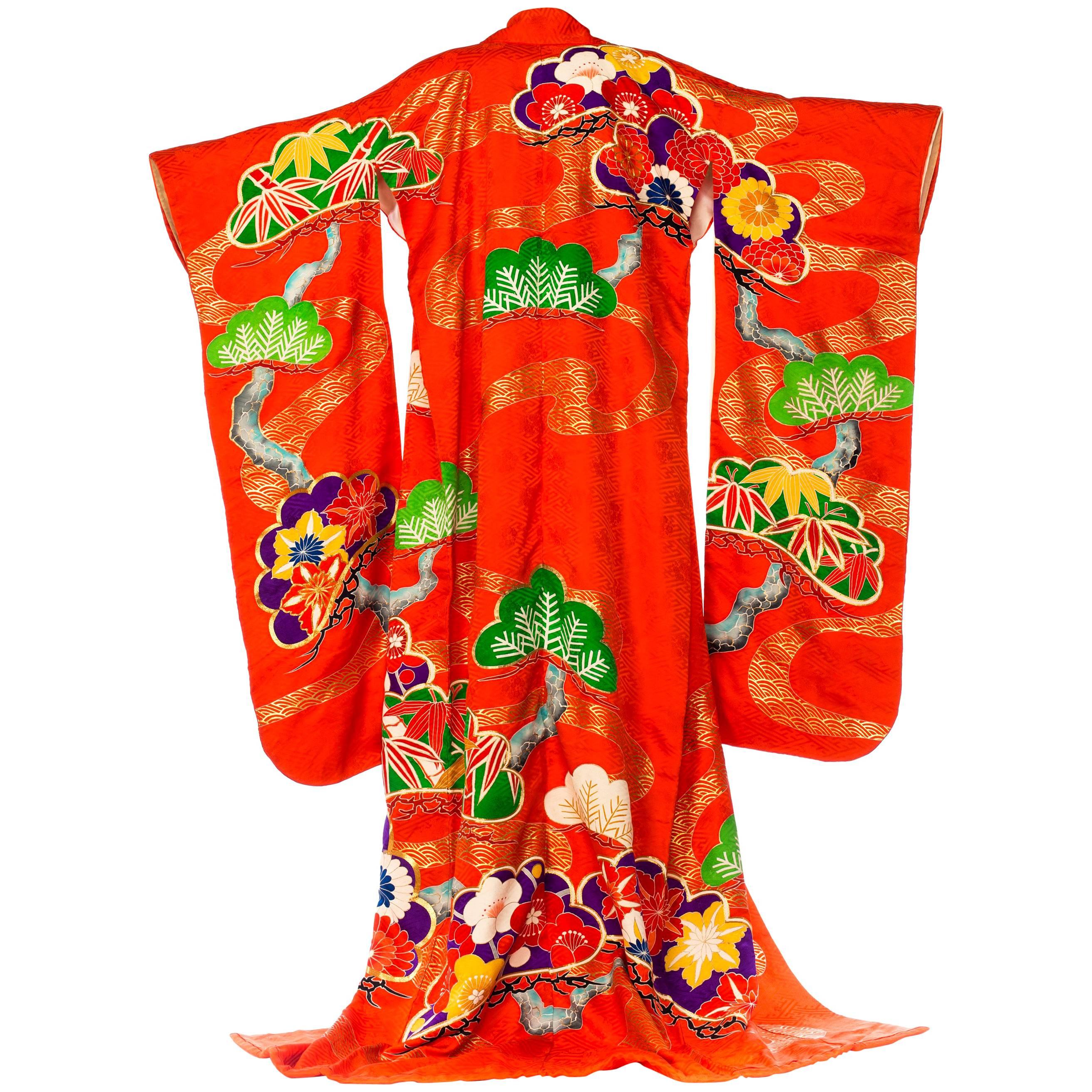Lange bestickte Bambusblume aus roter Seide und orangefarbenem Metallic aus den 1960er Jahren  Kimono-Kimono im Angebot