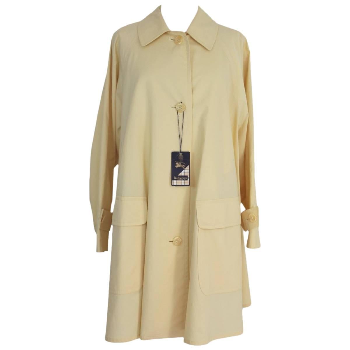 Burberry cotton beige waterproof coat woman’s size 12/R trench 1980s NWT For Sale