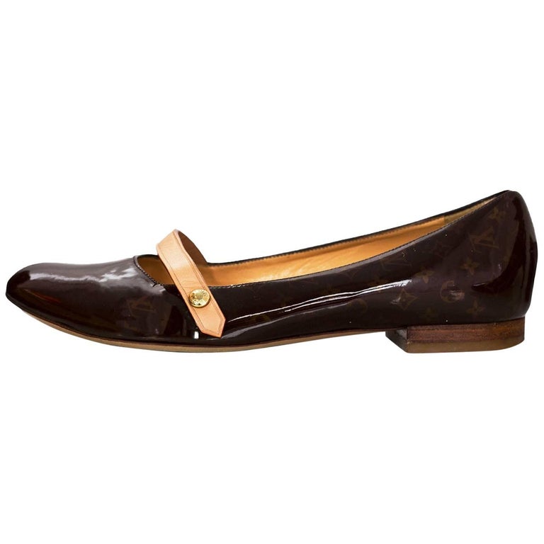Louis Vuitton Brown Patent Leather Flats Sz 35.5 For Sale at 1stDibs
