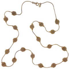 Monet - Long collier à boules et chaînes en spirale en métal doré