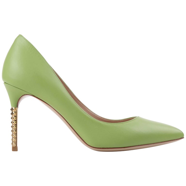 VALENTINO Garavani Green Apple Leather Gold "Rockstud" Heel Pointed Toe  Pumps For Sale at 1stDibs | apple green pumps, apple green heels, valentino  gold rockstud