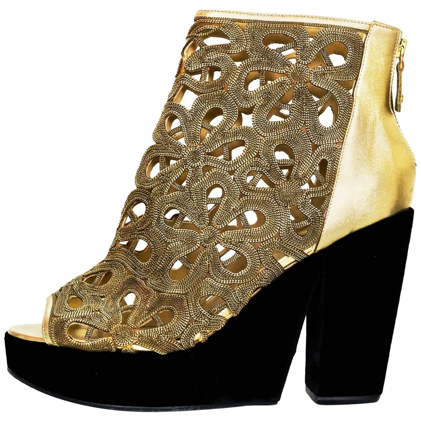 Chanel Gold Handmade Floral Chain Peeptoe Platform Booties
Features black velvet covered heel and platform

Made in: Italy
Year of Production: 2011
Color: Metallic gold and black
Composition: Leather, metal and velvet
Sole Stamp: SAMPLE CC MADE IN