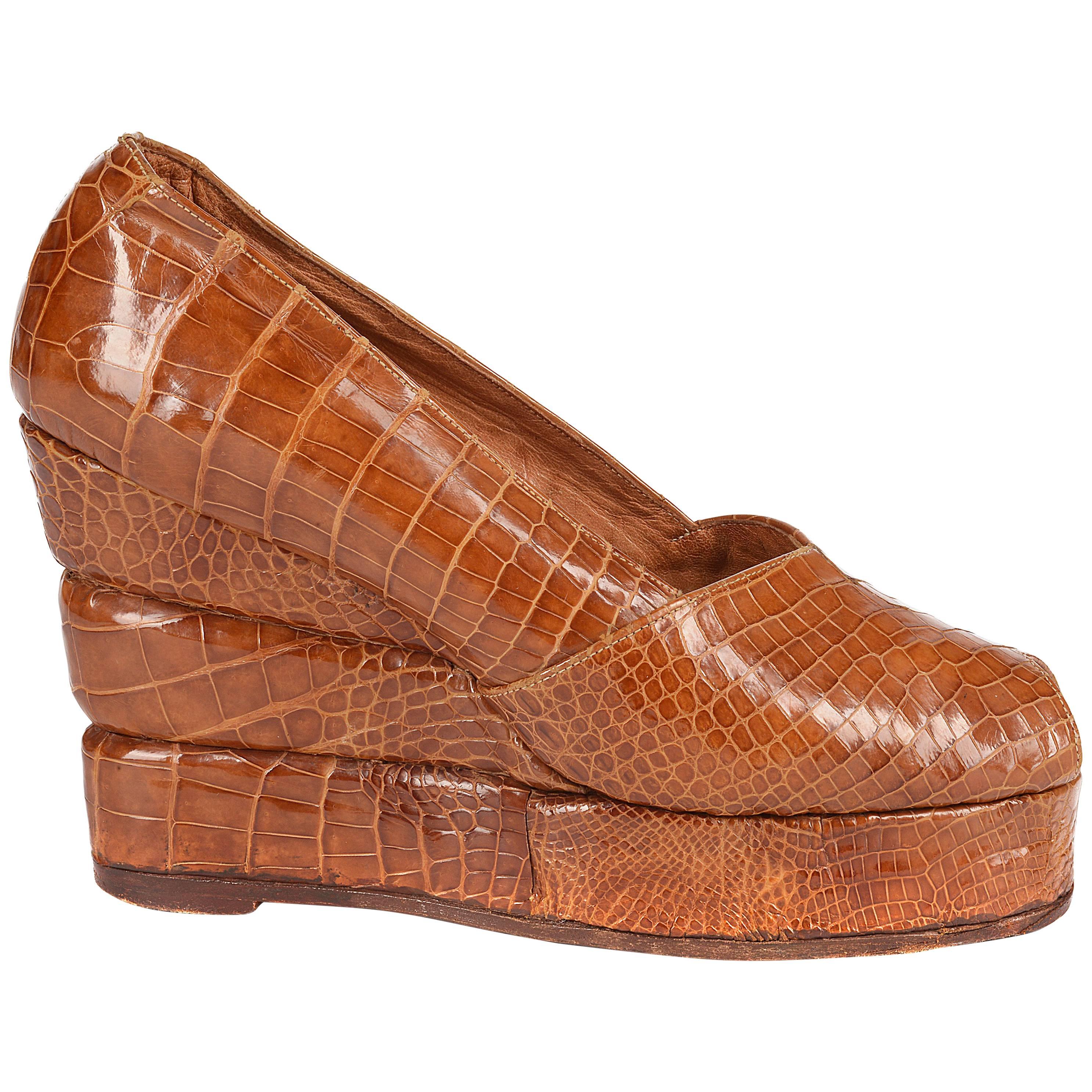 1940s tan crocodile open toe platform wedge shoes, sz 38 For Sale
