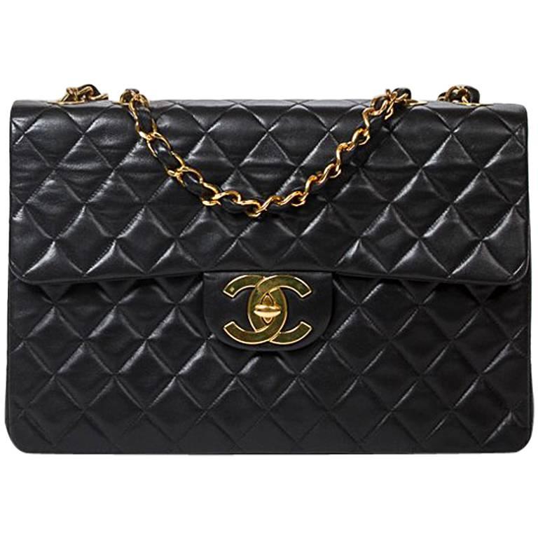 Maxi Jumbo Front Pocket in black vertical quilted caviar leather