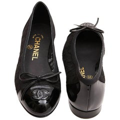 CHANEL Ballerinas in Lace and Black Patent Leather Size 34FR