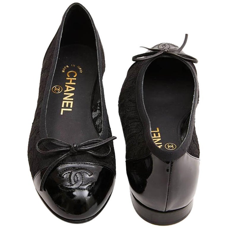CHANEL Ballerinas in Lace and Black Patent Leather Size 34FR For Sale at  1stDibs